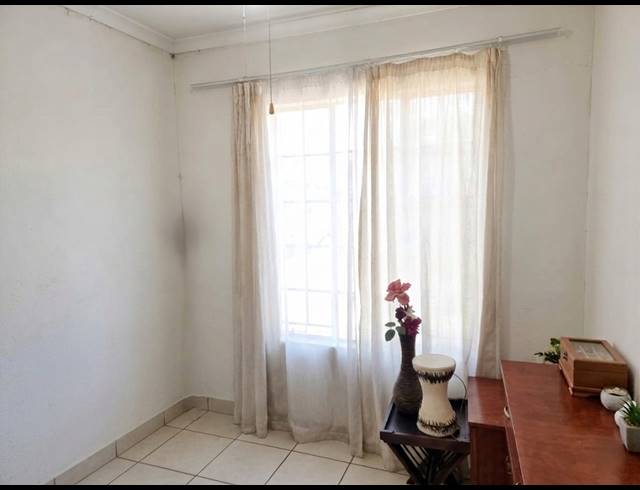 3 BEDROOM HOUSE FOR SALE IN STRETFORD